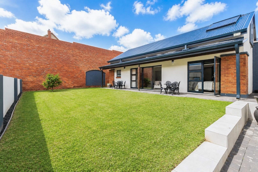4 Bedroom Property for Sale in Meerhof North West